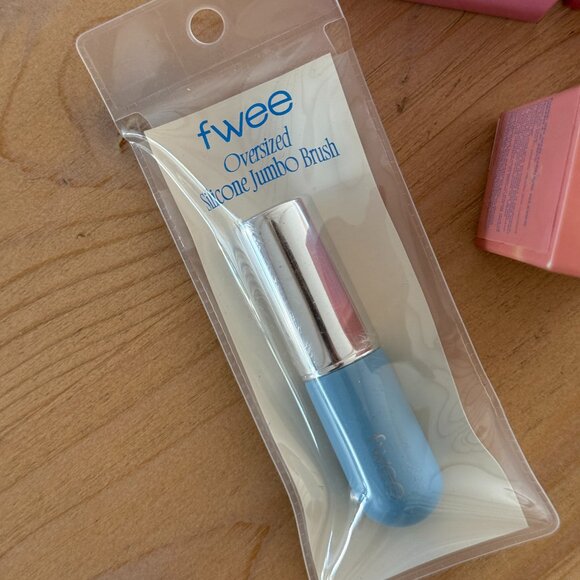 NWT Fwee Makeup Bundle. - Picture 13 of 16